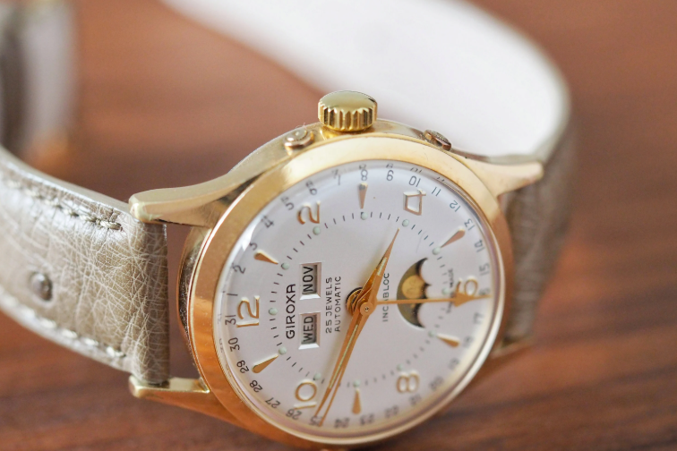 Orologio meccanico con fasi lunari